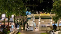 Paling cocok datang ke Michaels Garden bersama keluarga. Restoran ini beralamat di Jalan Raya Bhayangkara Nomor 6, Alam Sutera.