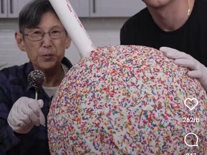 Pecahkan Rekor, Cake Pop Terbesar di Dunia Beratnya 44 Kilogram