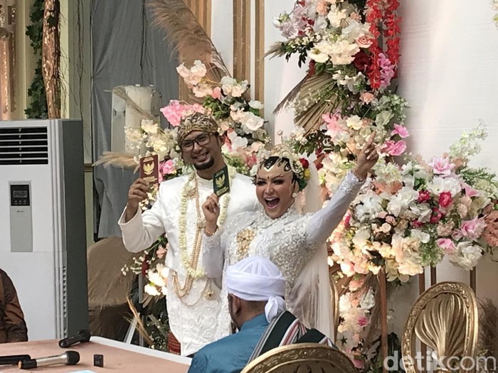 Roro Fitria resmi menikah