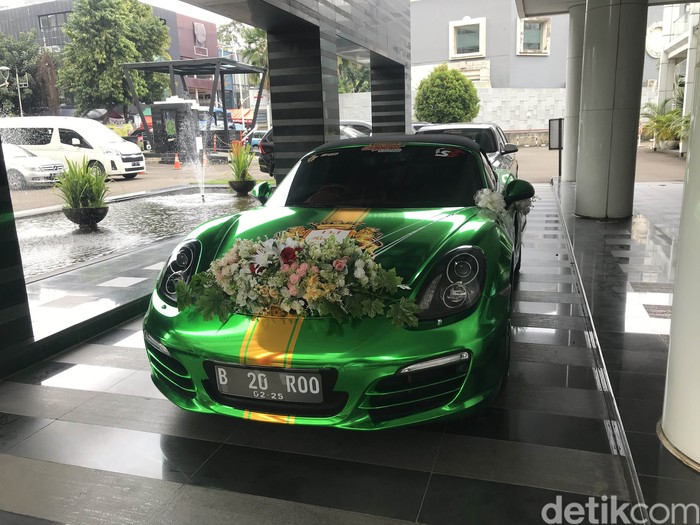 Roro Fitria Roro Fitria menikah dengan Andri Irawan di Grand Kemang.