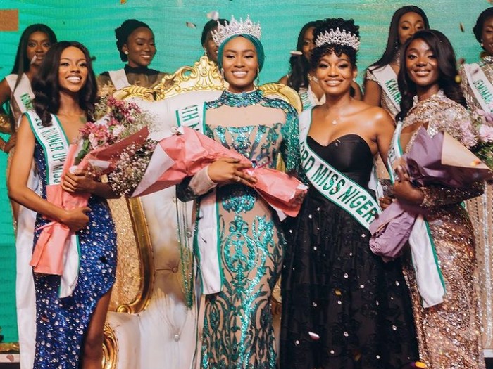 Shatu Garko, Miss Nigeria 2021 pertama yang berhijab. Shatu Garko, Miss Nigeria 2021 pertama yang berhijab.
