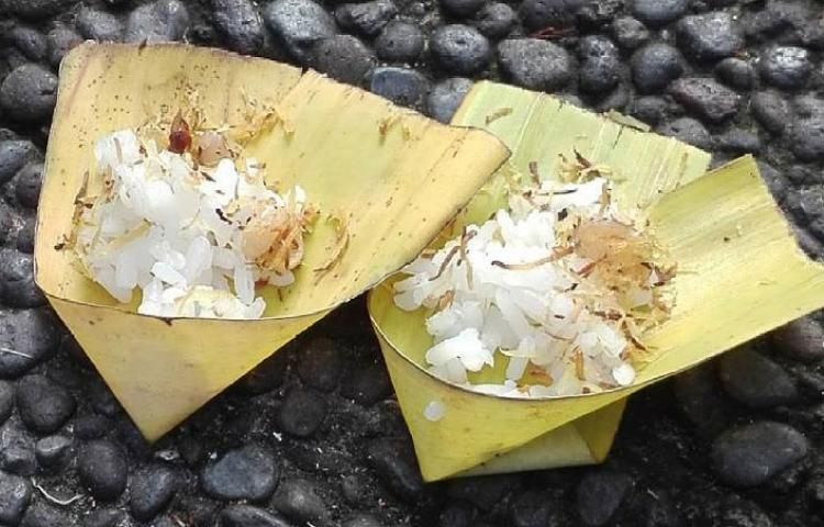 Banten Saiban, Tradisi Hindu yang Selalu Sisihkan Makanan untuk Bumi
