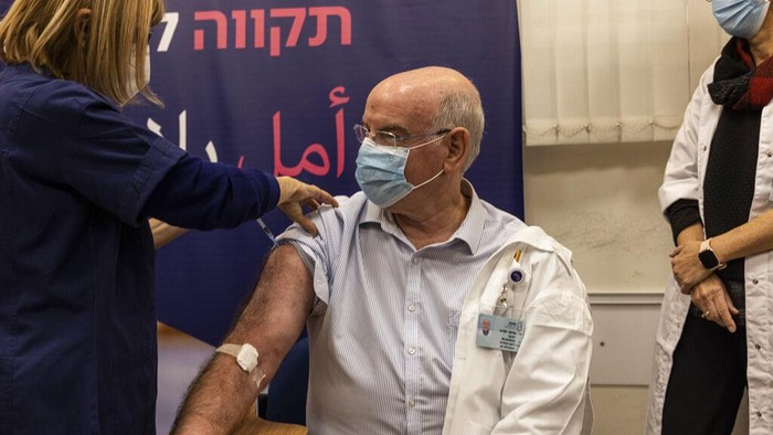 Pertama di Dunia, Dokter Jantung jadi Penerima Vaksin Corona Dosis ke-4