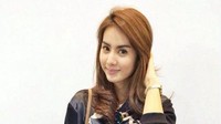 Sattcha Noonan adalah sosok wanita yang mampu membobol hati kiper senior Thailand, Kawin Thamsatchanan. Foto: Instagram