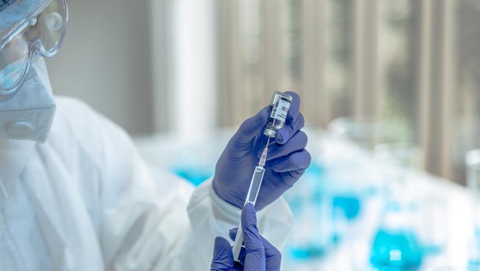 10 Nama Vaksin Covid-19 Indonesia, Telah Dapat EUA BPOM Scientists are done research on vaccine in laboratory with test tubes on Covid19 Coronavirus type for discover vaccine.