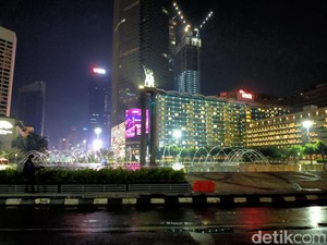 Dear Warga Jakarta, Ini Jam Operasional KRL dan Bus TransJ saat Tahun Baru