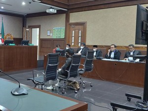 Hakim Peringatkan Aliza soal Keterangan Palsu: Jangan Main-main di Sidang