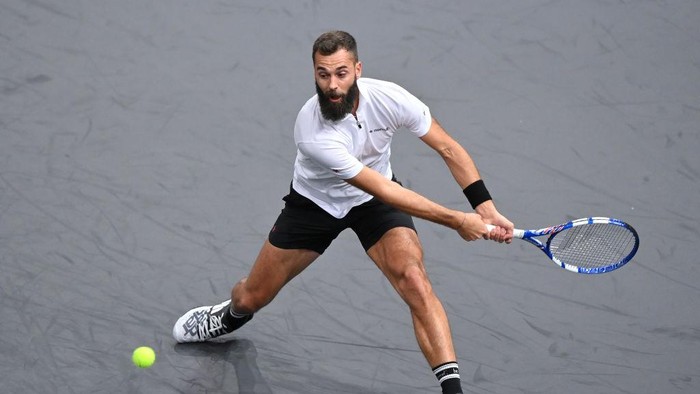 PARIS, FRANCE - NOVEMBER 01: Benoit Paire of France plays a backhand during his singles match against Pablo Carreno Busta of Spain on Day One of the Rolex Paris Masters at AccorHotels Arena on November 01, 2021 in Paris, France. (Photo by Justin Setterfield/Getty Images)