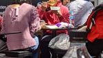 10 Cara Nyeleneh Pakai Sumpit Ini Bikin Ngakak