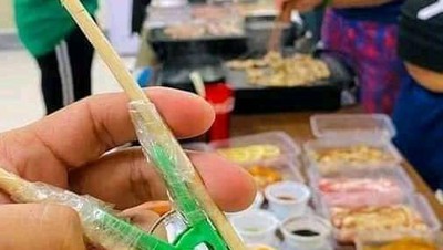 10 Cara Nyeleneh Pakai Sumpit Ini Bikin Ngakak