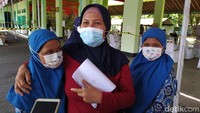 Salah satu orangtua anak Zulaikha mengatakan, sangat terbantu dengan vaksinasi. Adanya vaksinasi anak sehingga semuanya sudah divaksin.