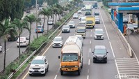 Adapun rekomendasi penanganan Arus Lalu Lintas bagi Angkutan Barang yaitu dengan pengalihan dari jalan tol ke jalan arteri dengan jadwal, arah ke timur 30 Desember 2021 Pukul 12.00 WIB sampai 1 Januari 2022 Pukul 12.00 WIB.