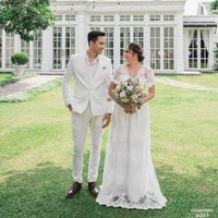 Darius Sinathrya dan Donna Agnesia merayakan hari jadi pernikahan mereka ke-15 dengan cara yang unik. Keduanya melakukan pemotretan bak prewedding. Foto: Instagram @dagnesia @darius.sinathrya @riomotret