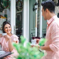 Pasangan yang menikah pada 30 Desember 2006 ini telah menghasilkan tiga anak. Keduanya menjadi salah satu pasangan favorit publik karena jauh dari gosip dan tetap mesra meski sudah menikah cukup lama. Foto: Instagram