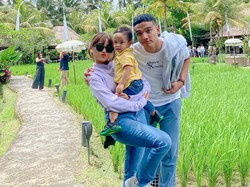 7 Momen Fuji & Fadly Bareng Gala Sky di Bali, Liburan Sambil Mengenang Kakak
