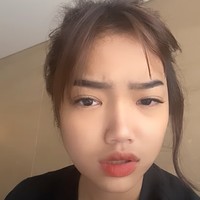 Saat berlibur Fuji sempat mengalami sakit gigi hingga membuat gusinya menjadi bengkak. Alhasil pipi Fuji pun jadi terlihat besar sebelah. Hal itu dikarenakan gigi geraham paling belakangnya sedang tumbuh. Foto: YouTube/Fuji an