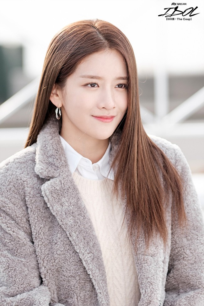 Exy Cosmic Girls membuat penggemar mewek dengan aktingnya dalam drama Korea Idol: The Coup. Dia berperan sebagai idol KPop yang mengalami jatuh bangun. Grupnya Cotton Candy terancam bubar. Foto: dok. JTBC