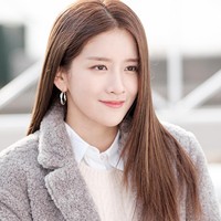 Exy Cosmic Girls membuat penggemar mewek dengan aktingnya dalam drama Korea Idol: The Coup. Dia berperan sebagai idol KPop yang mengalami jatuh bangun. Grupnya Cotton Candy terancam bubar. Foto: dok. JTBC