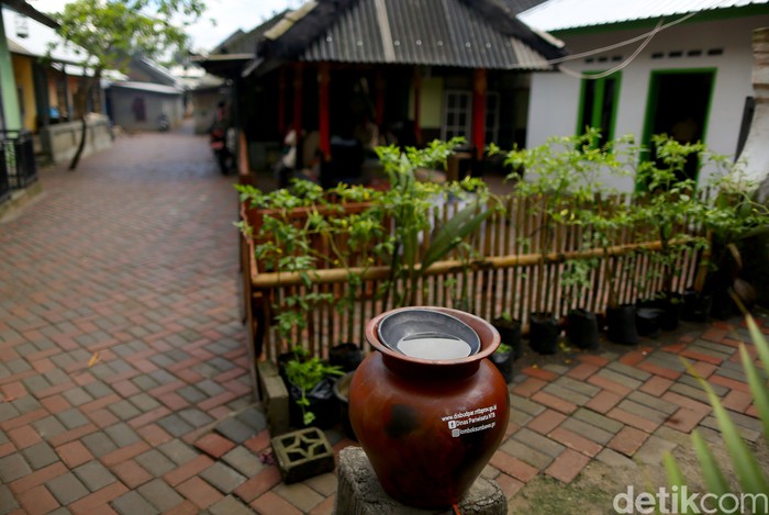Setelah Desa Tetebatu jadi perhatian dunia akan keindahan dan keelokannya. Rupanya desa itu juga memiliki Al Quran kuno yang masih dijaga dan disakralkan oleh warganya.