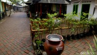 Beginilah kondisi dan gambaran desa wisata Tetebatu yang namanya kini telah mendunia. Alam dan kondisinya yang asri itu juga karena diapit dengan aliran sungai. Menyejukkan sekali. 