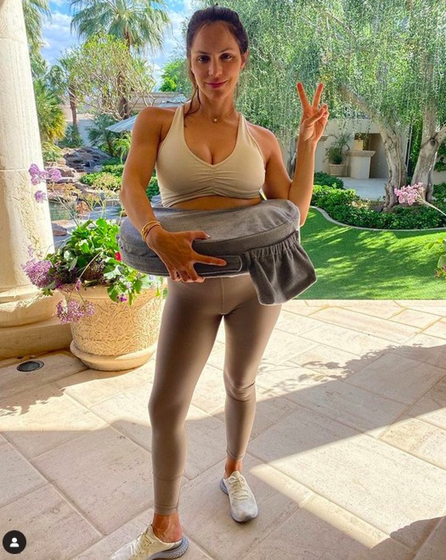 Katharine McPhee dan David Foster menikah pada Juni 2019 dan sempat jadi sorotan karena perbedaan usia yang cukup jauh, terpaut 35 tahun (Foto: Instagram/@katharinefoster)