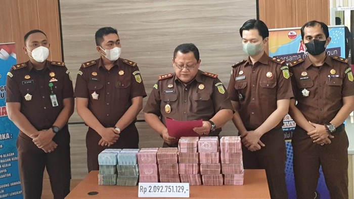 Kejari Rokan Hulu menyita uang sebanyak Rp 2 miliar terkait dugaan korupsi belanja oksigen dan gas di RSUD Rokan Hulu. (dok Istimewa)