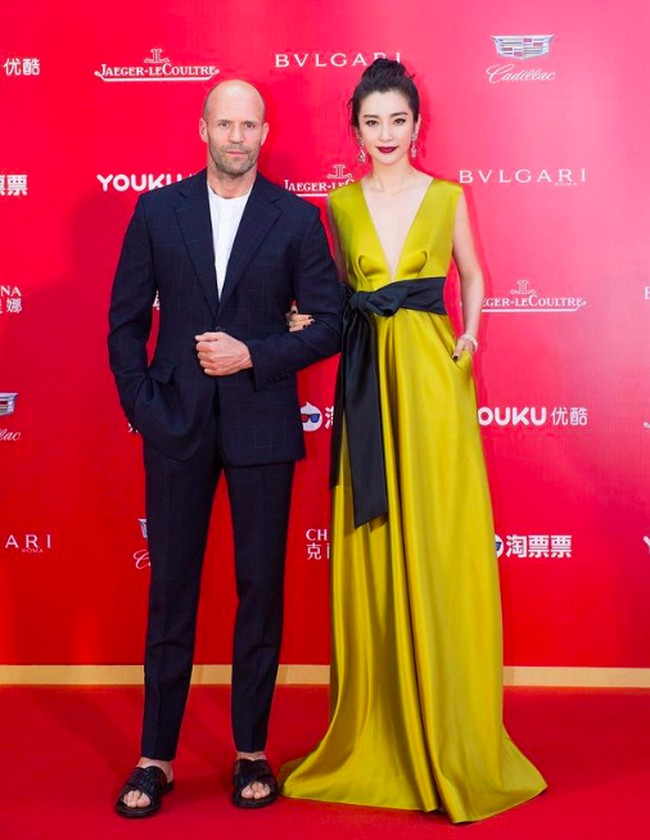 Potret Li BIngbing tampil stunning di karpet merah Shanghai Film Festival 2018. Foto: dok. Instagram/@libingbing