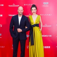 Potret Li BIngbing tampil stunning di karpet merah Shanghai Film Festival 2018. Foto: dok. Instagram/@libingbing