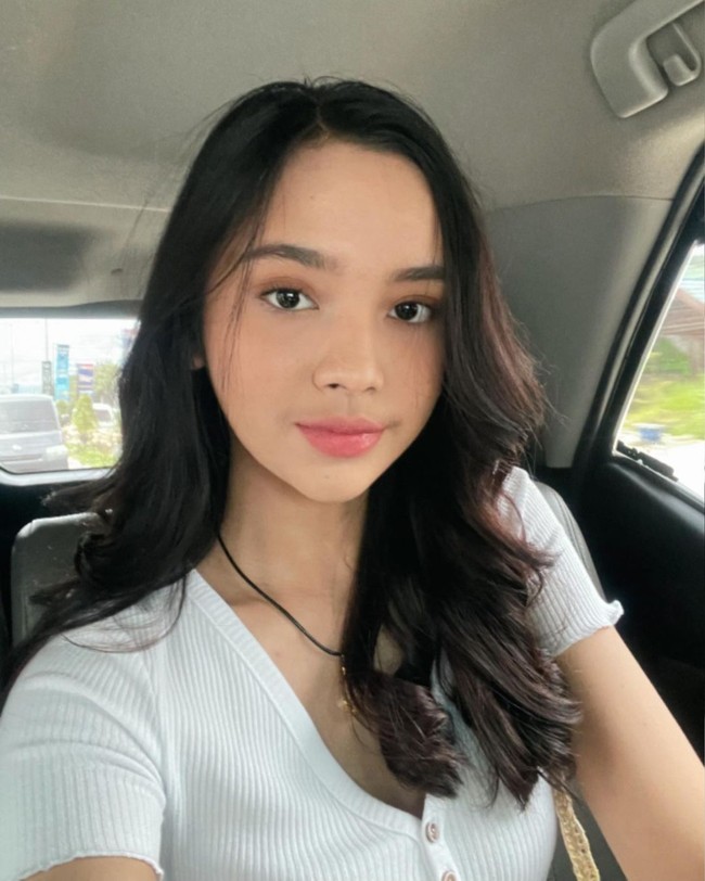 Lyodra Ginting debut di daftar wanita tercantik di dunia TC Candler pada 2021. Solois asal Indonesia ini langsung menempati peringkat 8. Lyodra yang lahir dan besar di Medan berasal dari keturunan Karo. Foto: Instagram @lyodraofficial