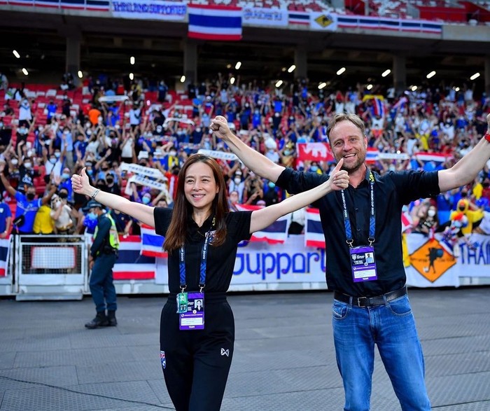 Madam Pang, Manajer Timnas Thailand Cantik yang Hobi Ngopi