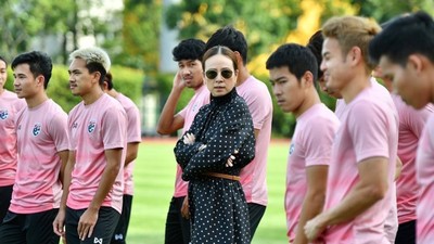 7 Potret Cantik Madam Pang, Manajer Timnas Thailand yang Curi Perhatian