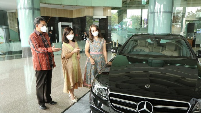 Nasabah Bank Mega dapat hadiah Mercedes Benz