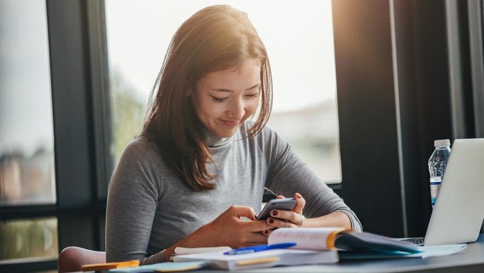 Nggak Sampai Rp 3 Juta, HP Samsung Ini Pas Buat Para Pelajar