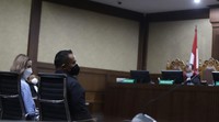 Pada sidang kali ini, Nia Ramadhani dan Ardi Bakrie memohon keringanan hukuman ke majelis hakim. Foto: Palevi/detikcom