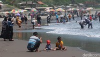 Akhir tahun ini, Pantai Parangtritis jadi pilihan favorit wisatawan. (Pradito Rida Pertana/detikcom)