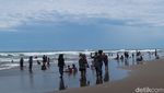 Foto: Pantai Parangtritis Diserbu Wisatawan