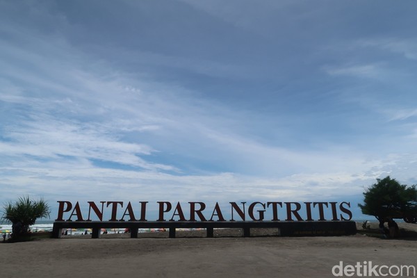 Pantai Parangtritis berada di Kalurahan Parangtritis, Kapanewon Kretek, Kabupaten Bantul. (Pradito Rida Pertana/detikcom)