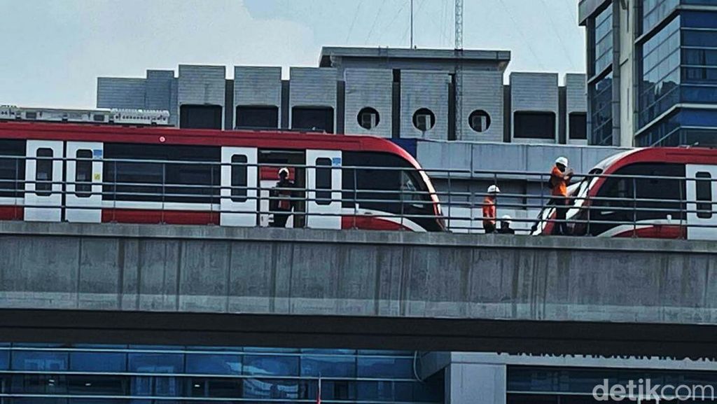 Kereta LRT Bekas Tabrakan Belum Dikirim ke Jakarta, Ini Alasannya