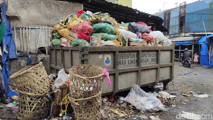 Sampah Menumpuk Pedagang Di Pasar Rangkasbitung Mengeluh 9315