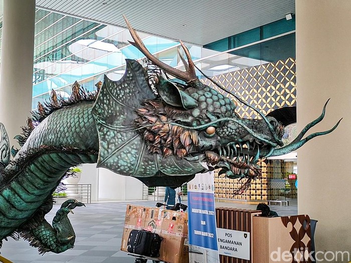 Politikus Partai Ummat Mustofa Nahrawardaya menyoroti keberadaan patung naga yang berada di Bandara Yogyakarta International Airport (YIA) Kulon Progo, DIY.