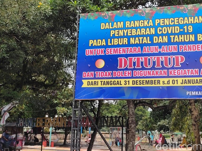 Pengumunan penutupan Alun-alun Pandeglang.