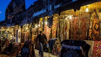 Enggak cuma wisata alam, karpet-karpet Cappadocia juga diminati turis asing.   