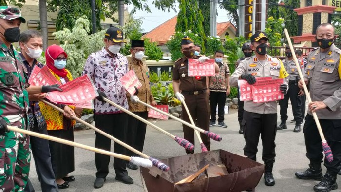 Polres Lamongan Musnahkan BB Senilai Ratusan Juta Rupiah