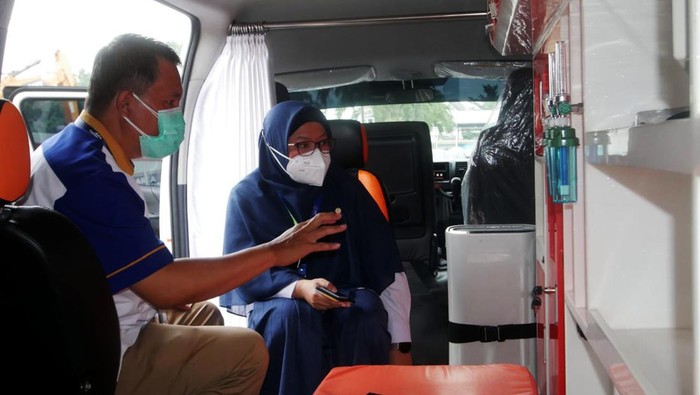 PT Asuransi Jiwa Inhealth Indonesia (Mandiri Inhealth) menyalurkan satu unit mobil ambulans melalui program CSR. Ambulans diterima langsung oleh Dirut RS Pelni.