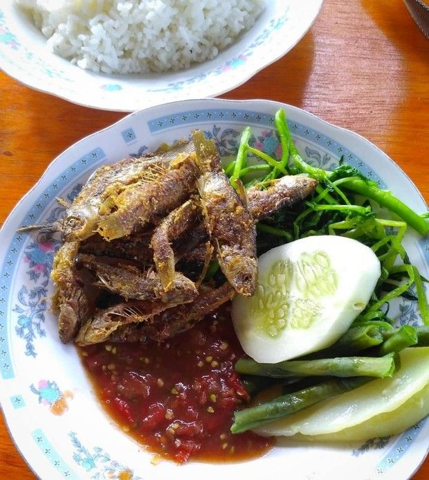 Huaah! Pedas Sedap 5 Sego Tempong Berlauk Komplet di Banyuwangi