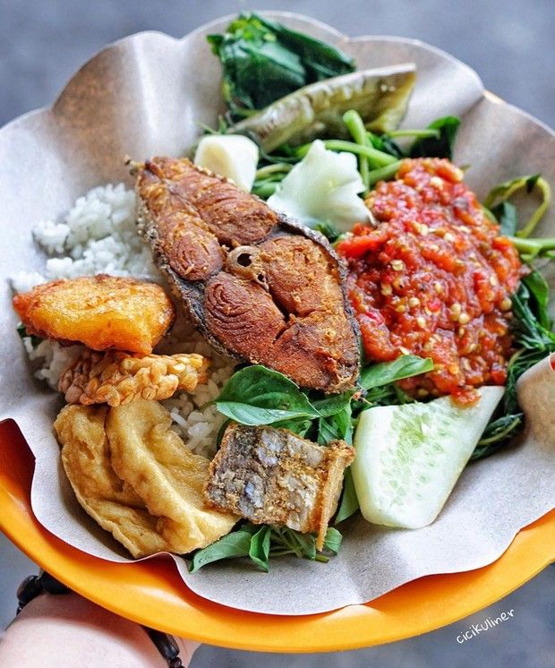 Huaah! Pedas Sedap 5 Sego Tempong Berlauk Komplet di Banyuwangi