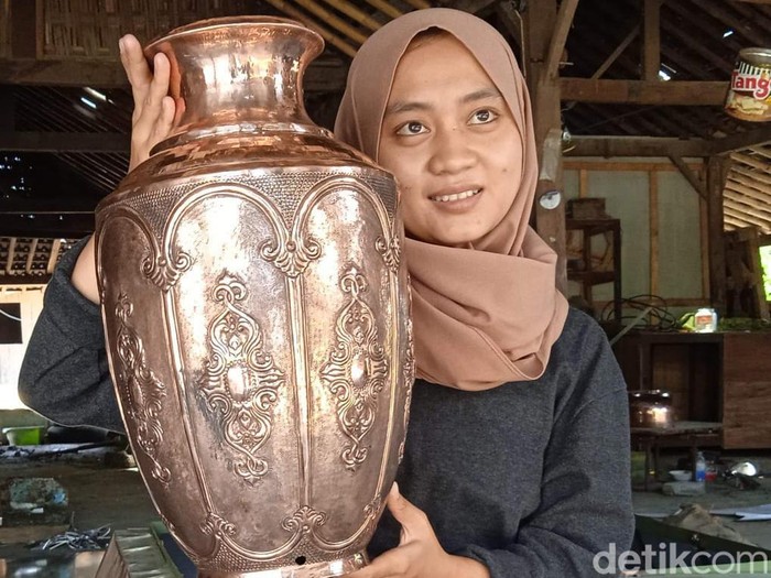 seni kriya logam