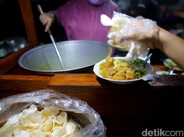 Wow! Tahu Campur Pak Sadak Habiskan 50 Kg Kikil Setiap Hari