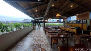 Rehat di Rest Area Pendopo KM 456 Bisa Jajan Leker dan Getuk Bakar