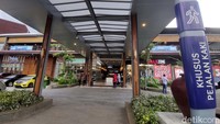 Beragam fasilitas mulai dari lajur khusus pejalan kaki, meeting point atau tiitk jemput juga disediakan dengan apik disana. Seperti salah satunya.